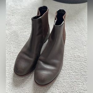 Size 39 Camper Brown Leather Chelsea Ankle Boots - Almost Brand New!